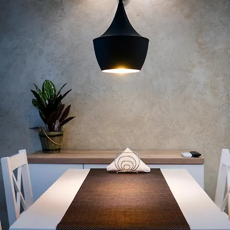 Апартамент Shahbazian House