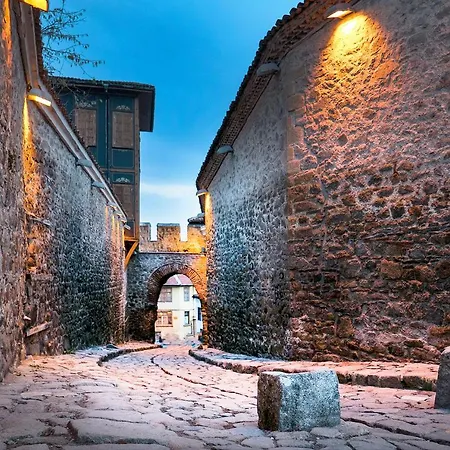 Апартамент Shahbazian House