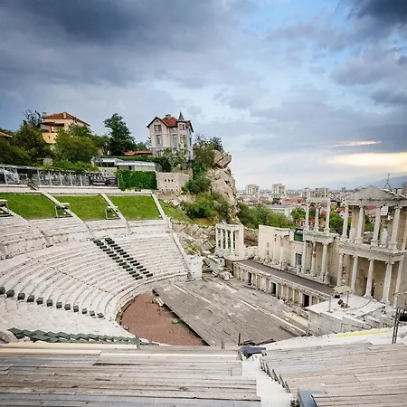 Апартамент Shahbazian House